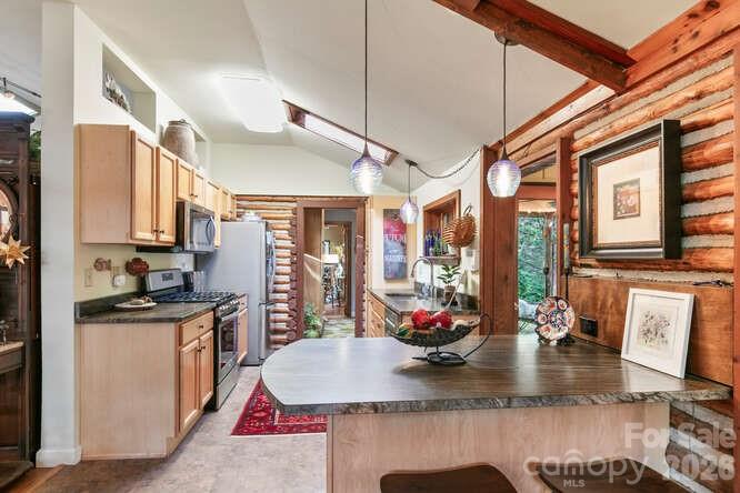 20 Deva Glen Road — Asheville