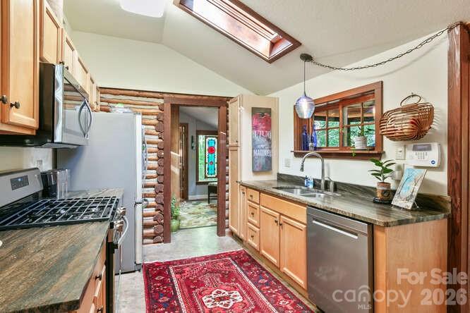 20 Deva Glen Road — Asheville