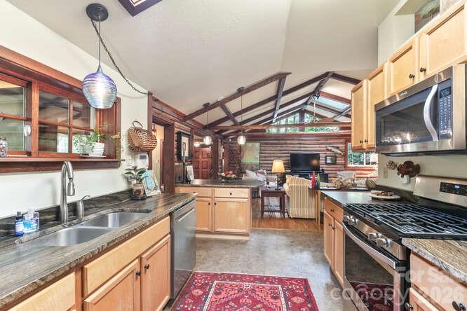 20 Deva Glen Road — Asheville