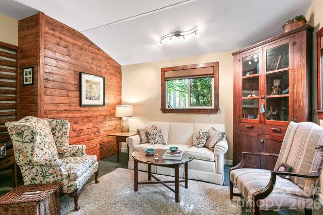 20 Deva Glen Road — Asheville