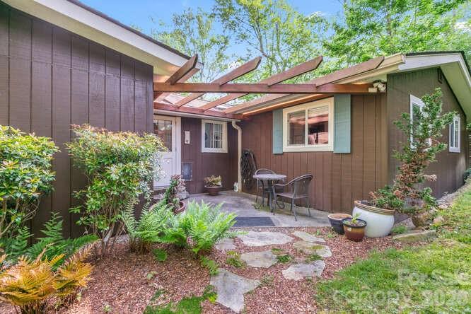 20 Deva Glen Road — Asheville