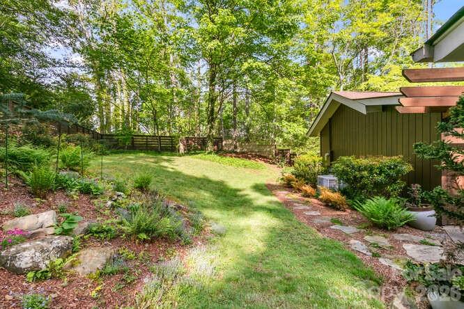 20 Deva Glen Road — Asheville