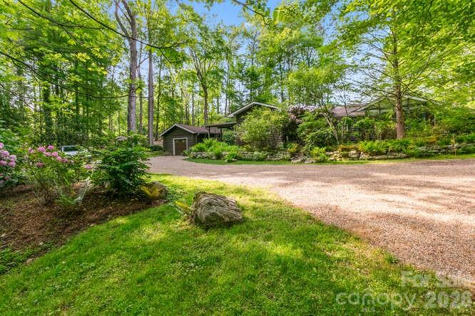 20 Deva Glen Road — Asheville