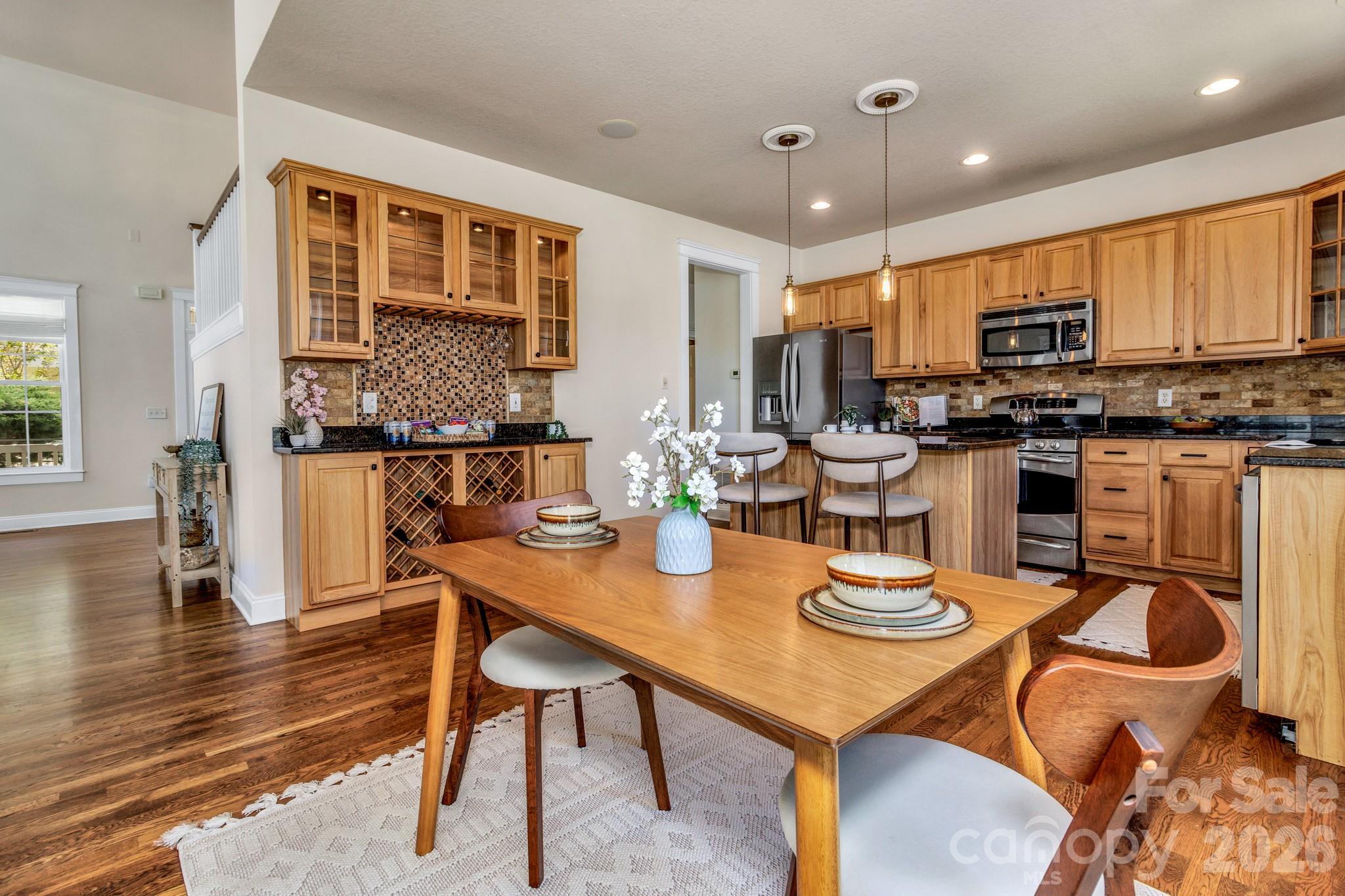 213 Nut Hatch Loop — Arden