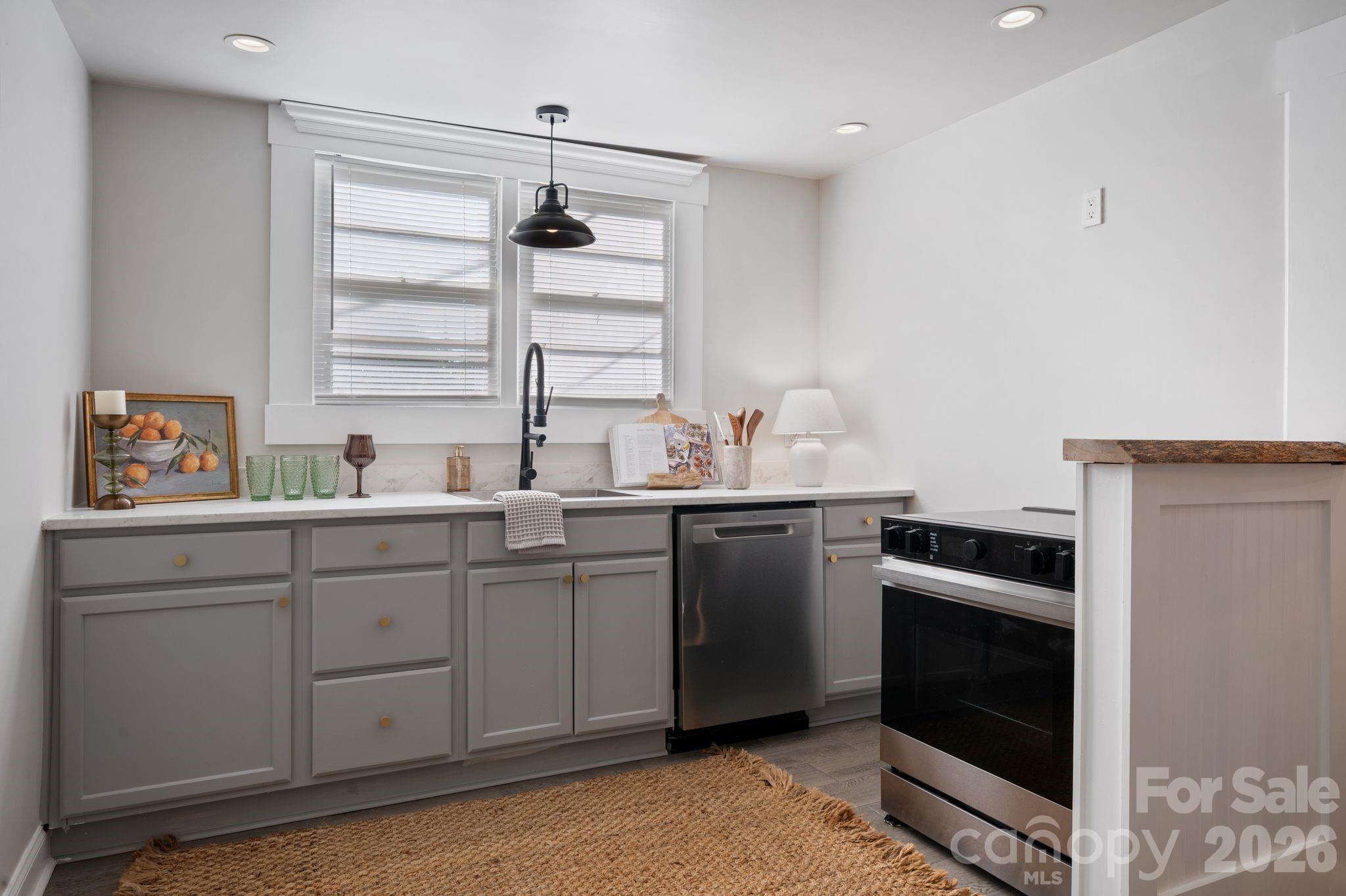 101 Fairview Street — Clover