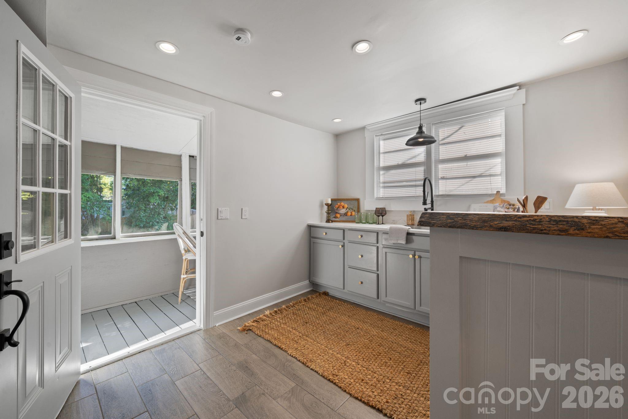 101 Fairview Street — Clover