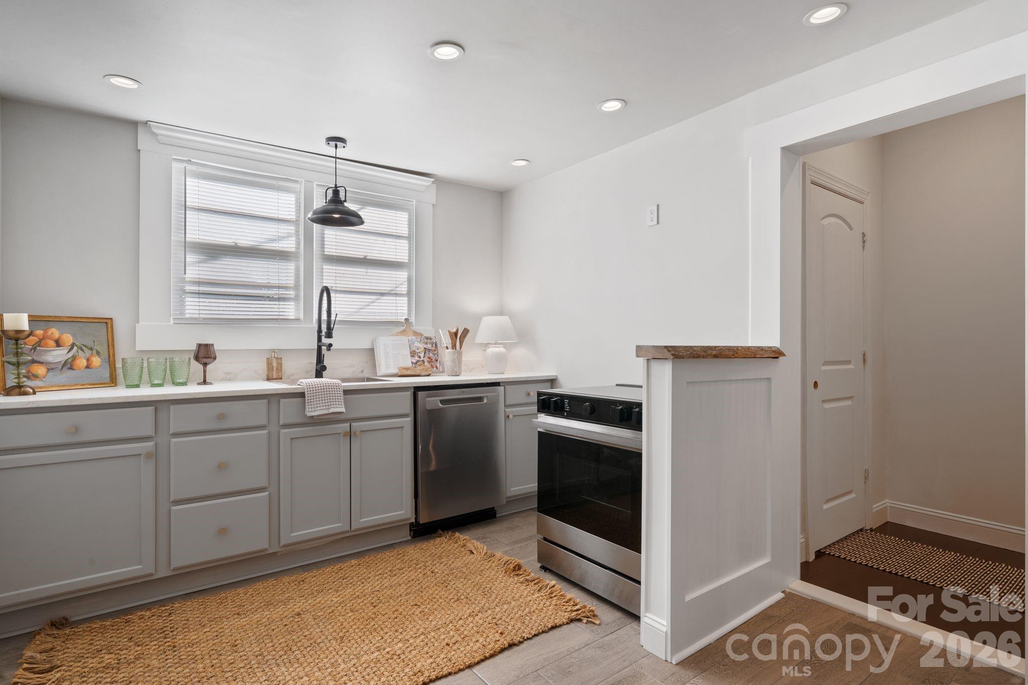 101 Fairview Street — Clover