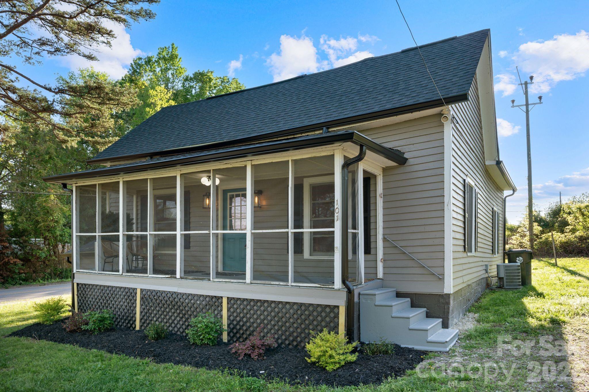 101 Fairview Street — Clover