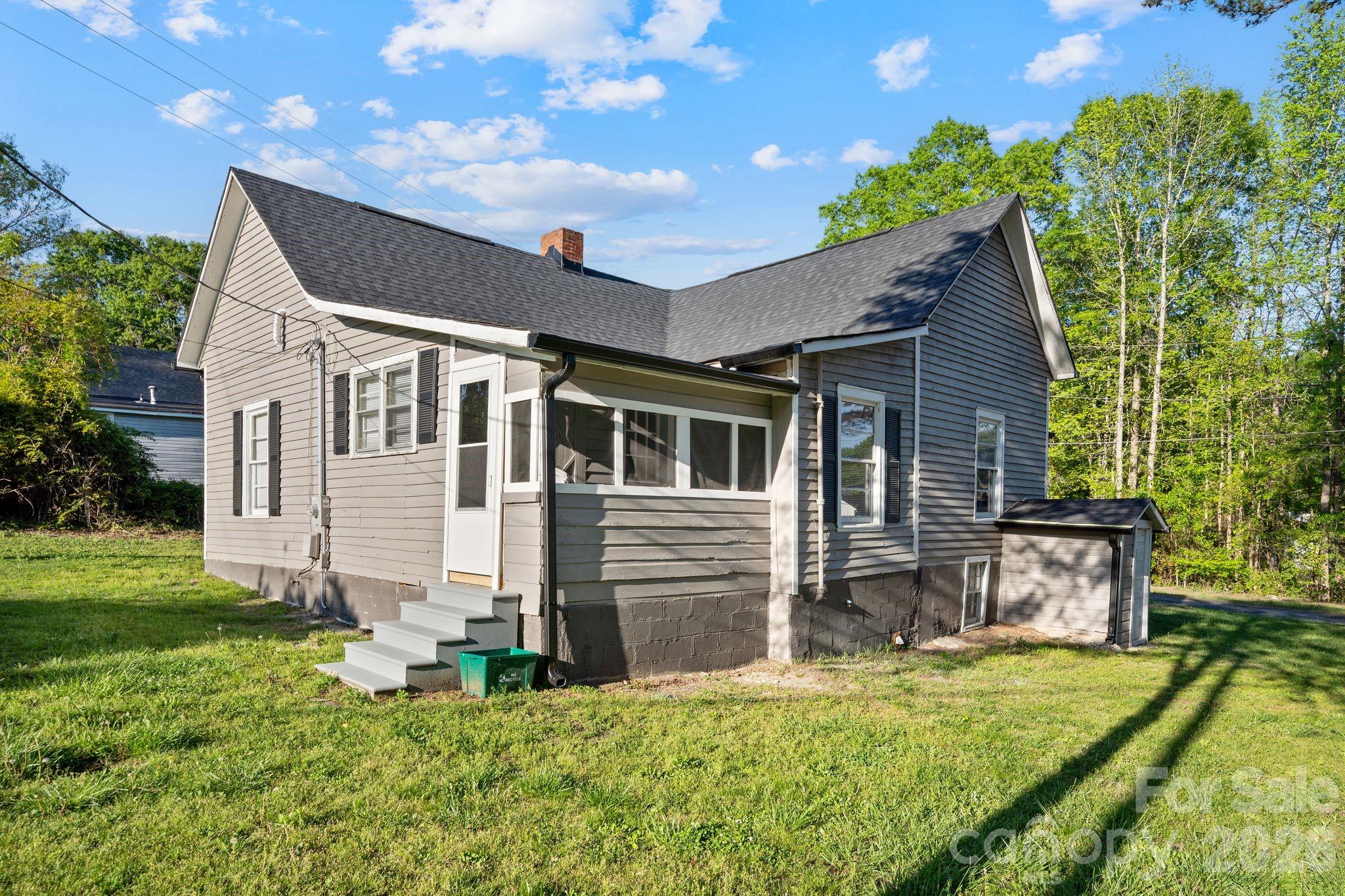 101 Fairview Street — Clover