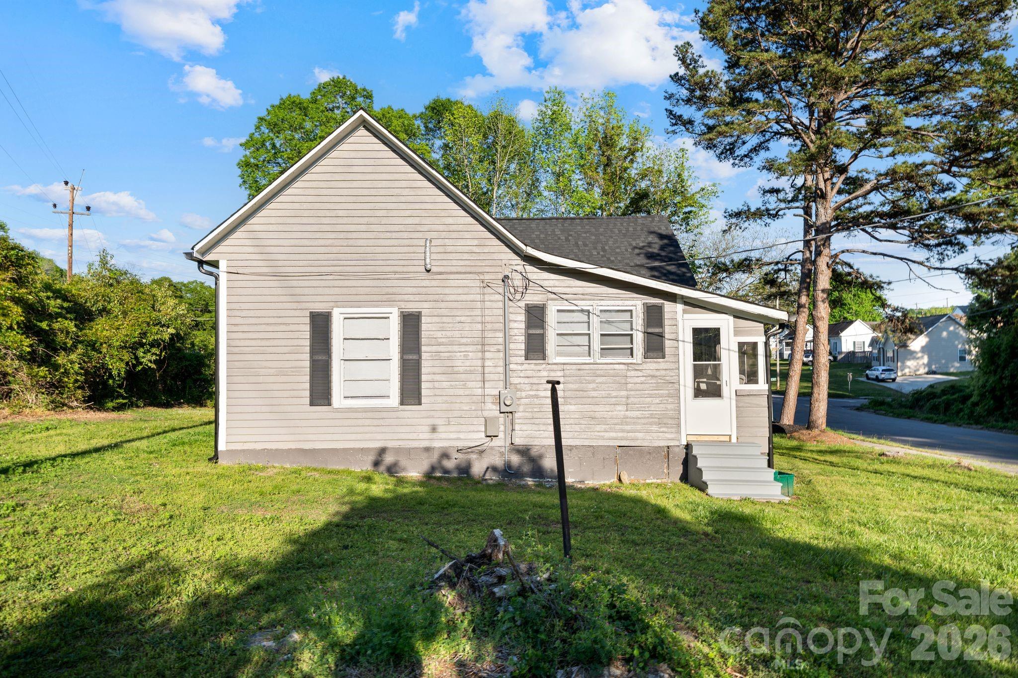 101 Fairview Street — Clover