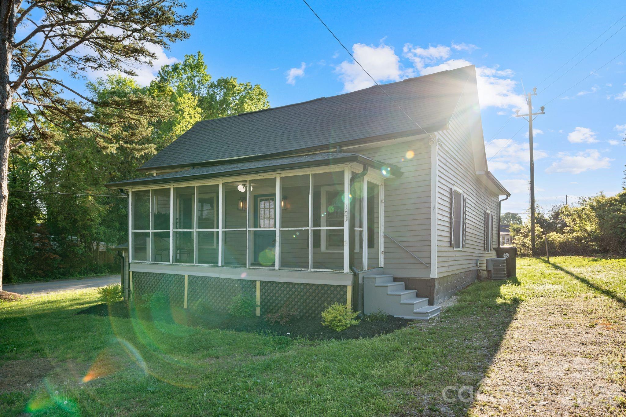 101 Fairview Street — Clover