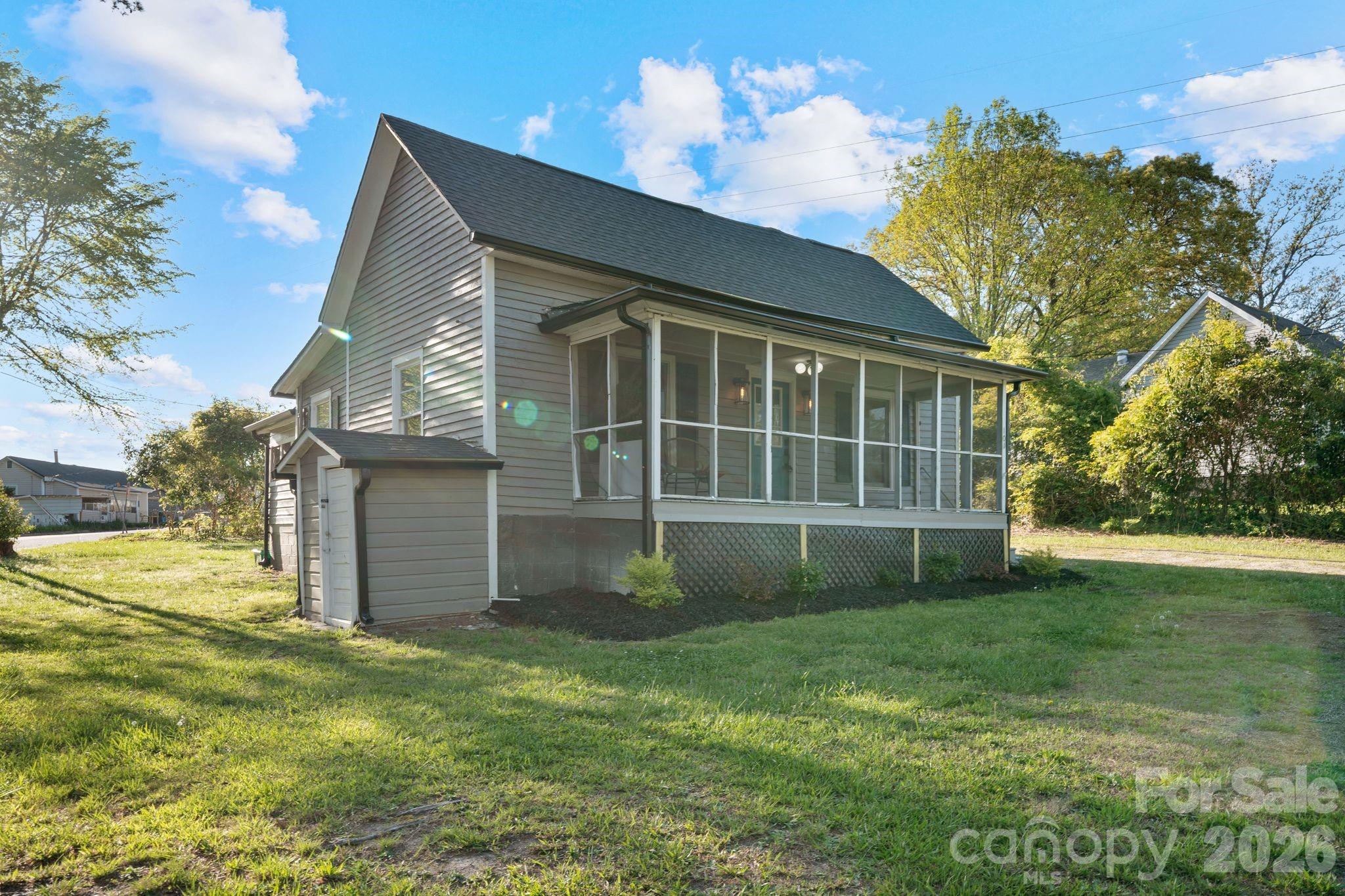 101 Fairview Street — Clover