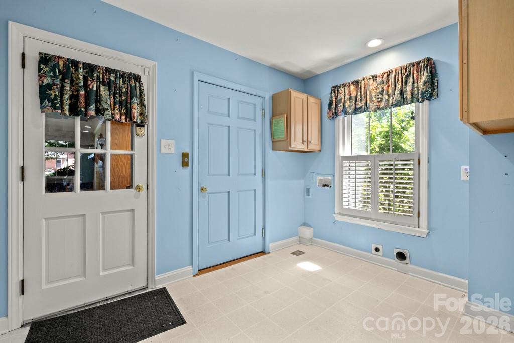 5335 Lansing Drive — Charlotte