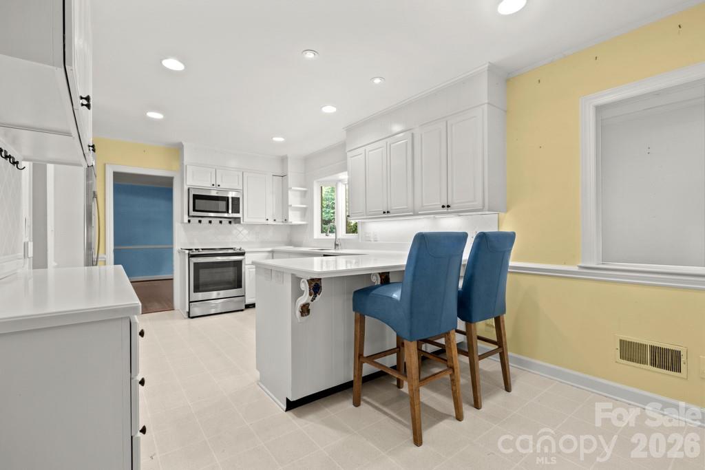 5335 Lansing Drive — Charlotte