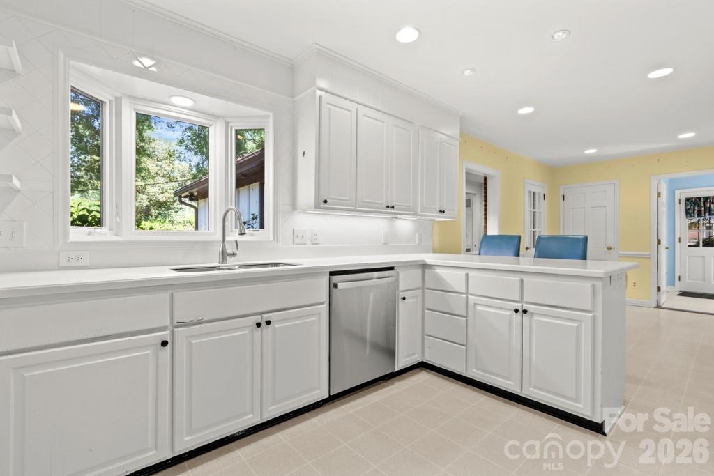 5335 Lansing Drive — Charlotte