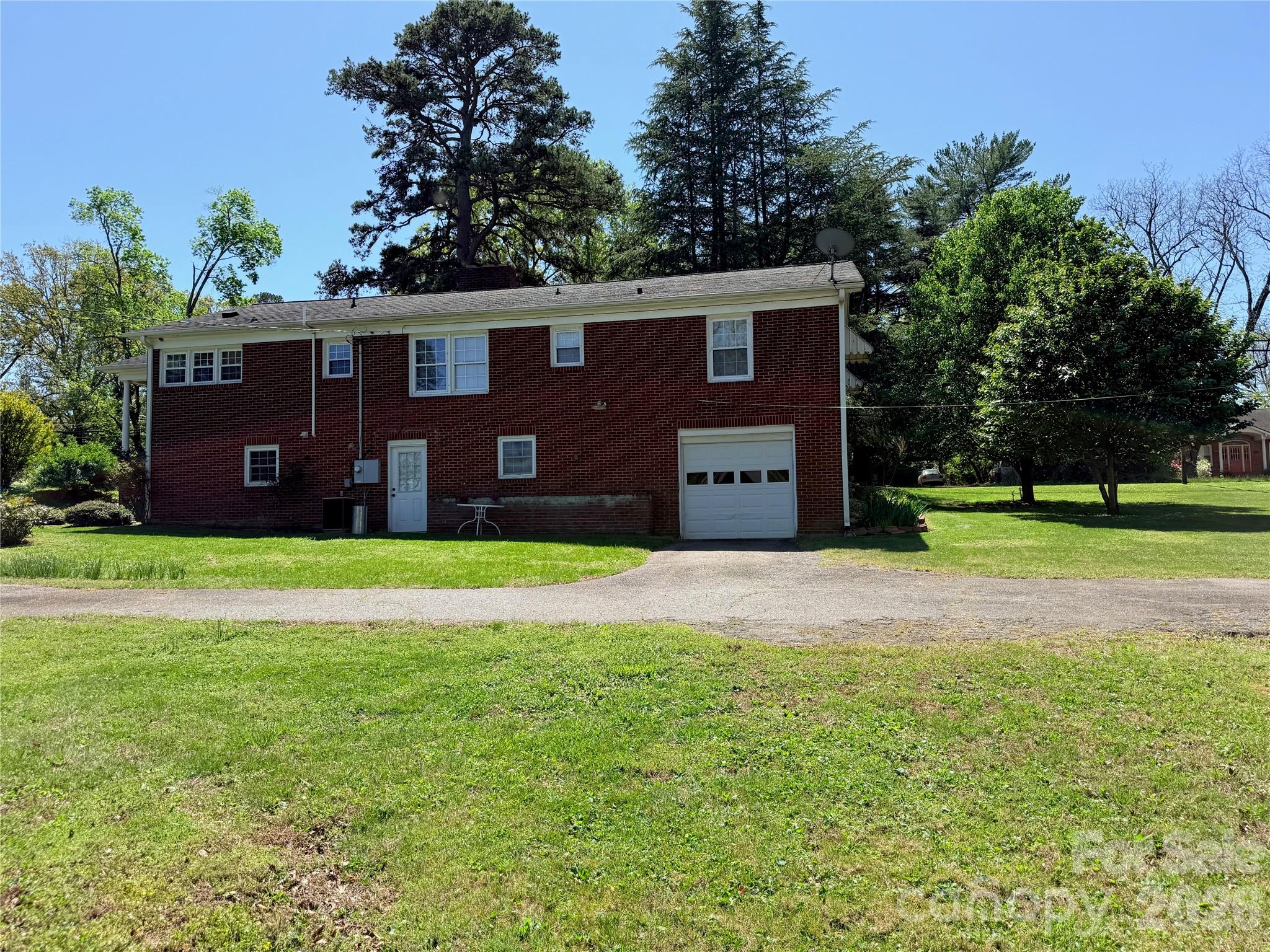261 Old Caroleen Road — Forest City