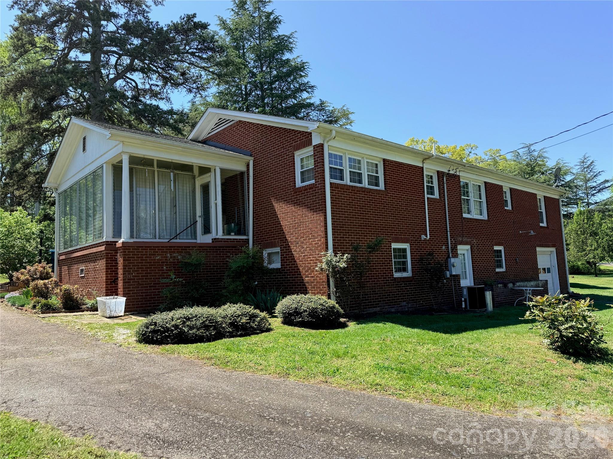 261 Old Caroleen Road — Forest City