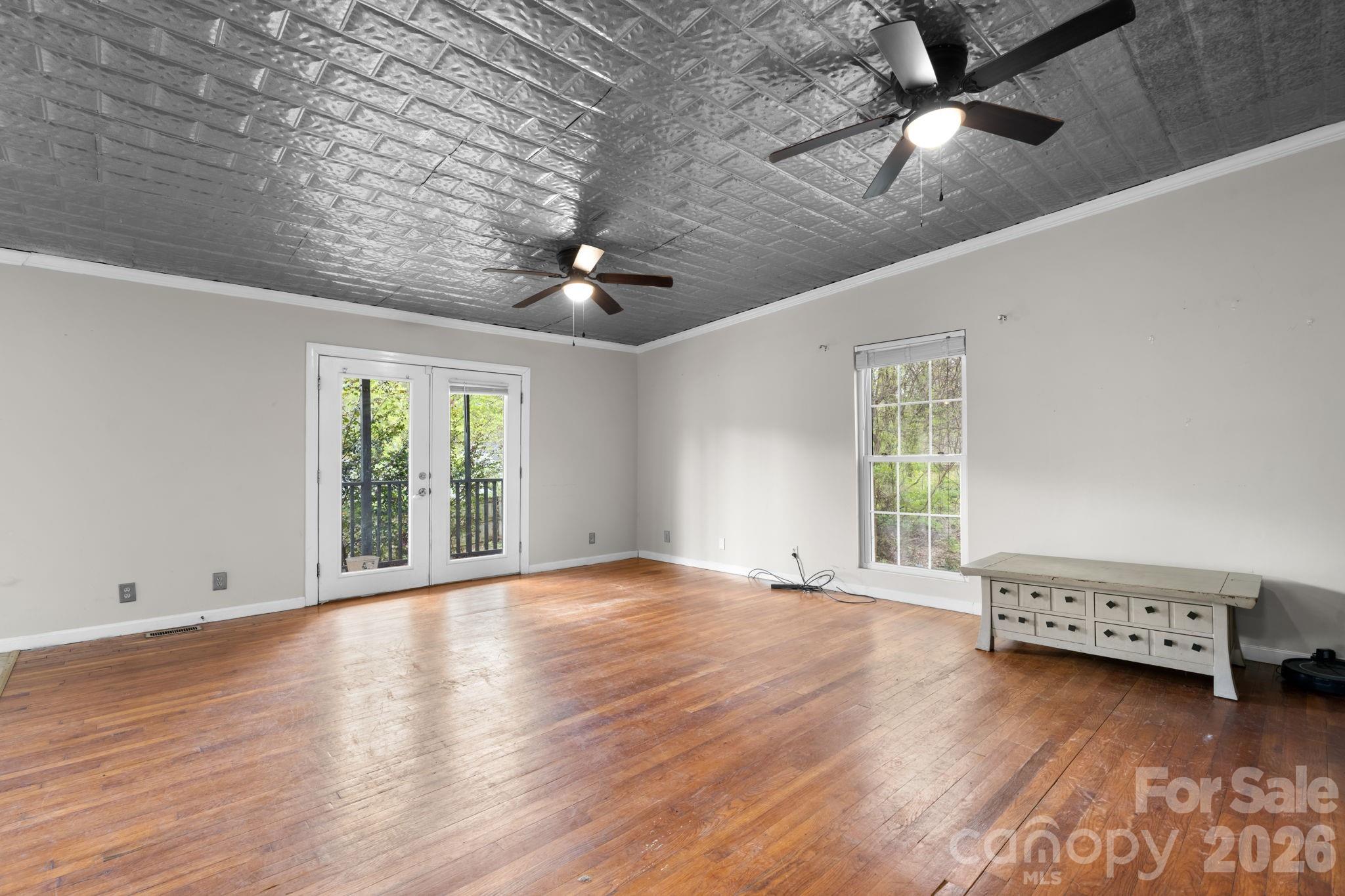1604 4th Street NE — Hickory