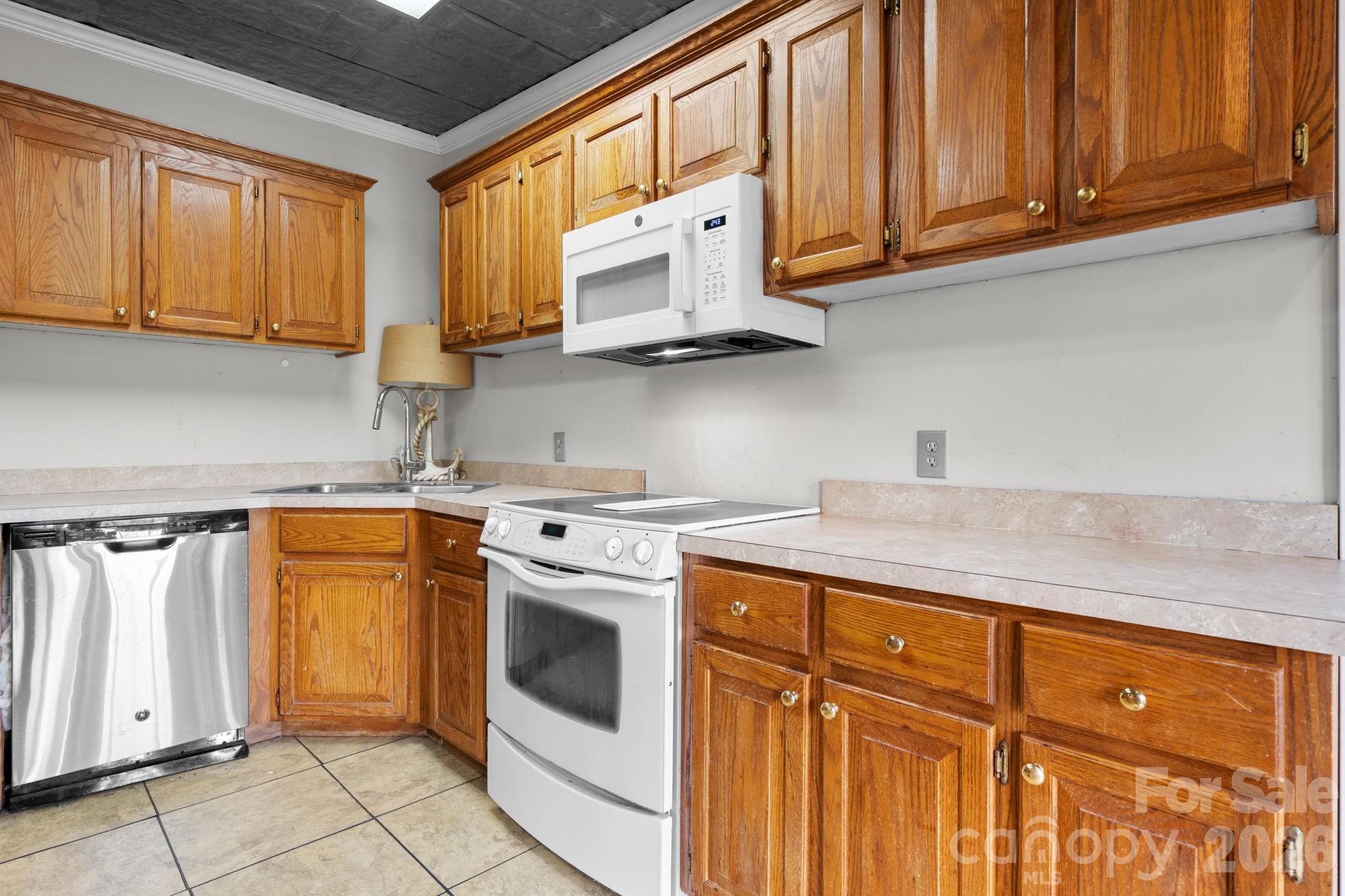 1604 4th Street NE — Hickory