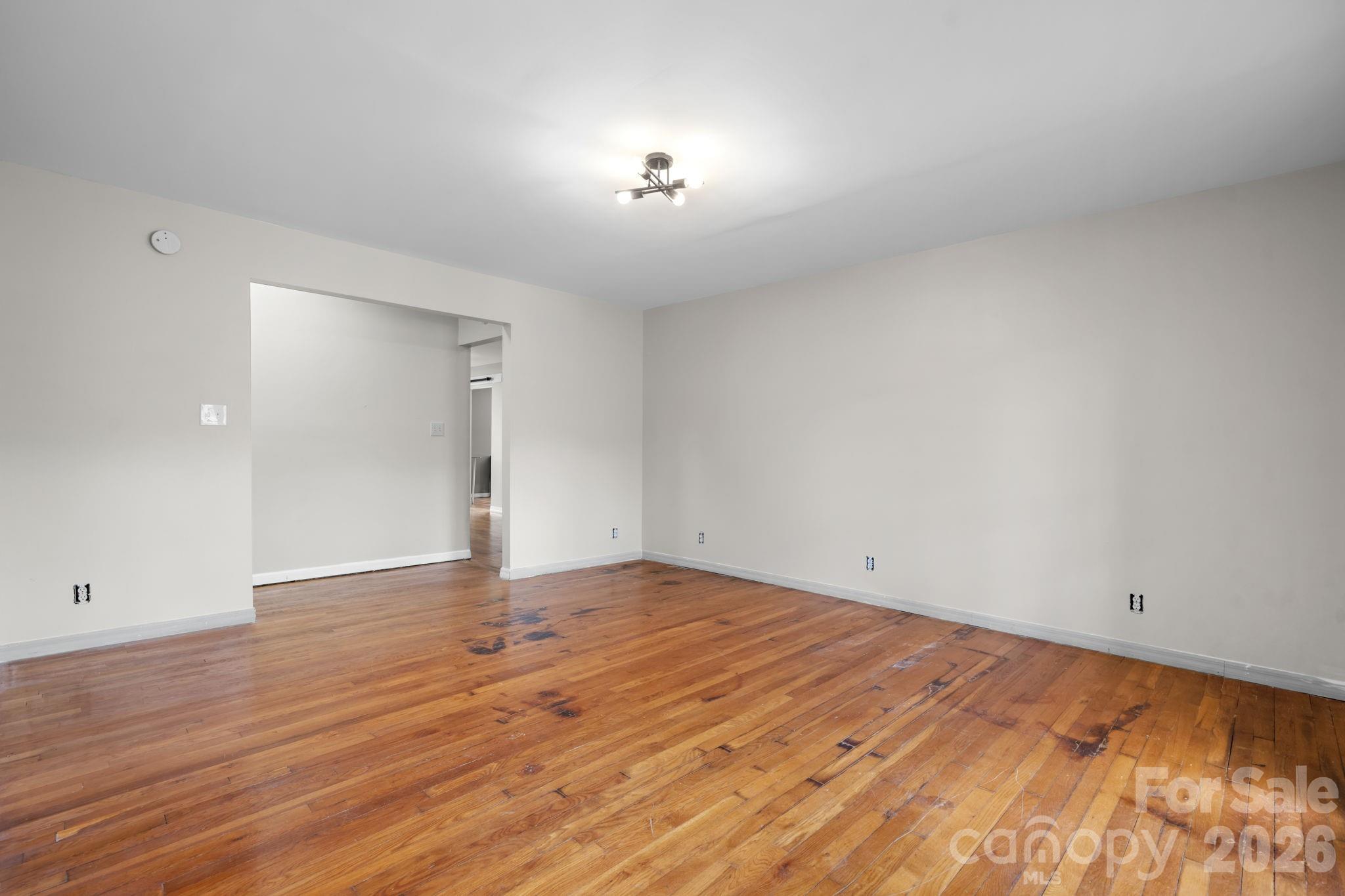 1604 4th Street NE — Hickory