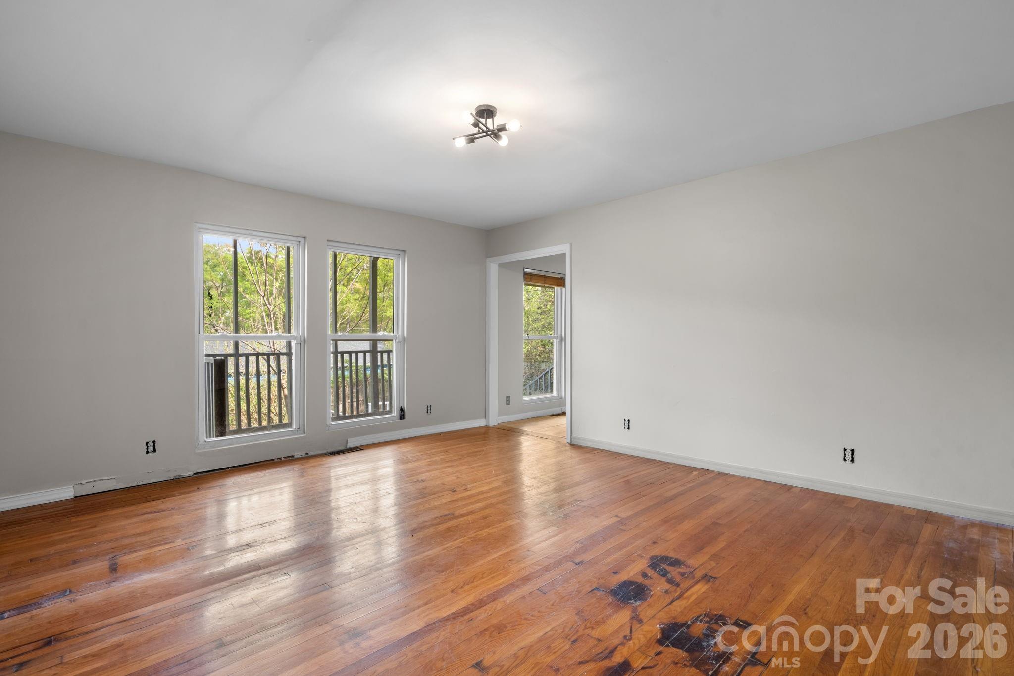 1604 4th Street NE — Hickory