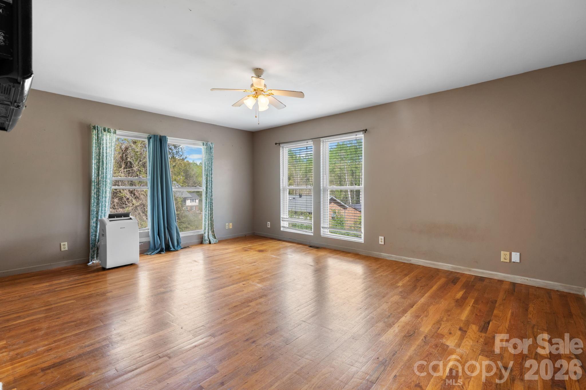 1604 4th Street NE — Hickory