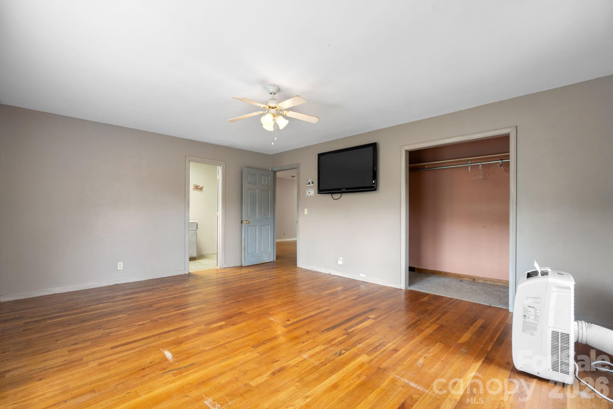 1604 4th Street NE — Hickory