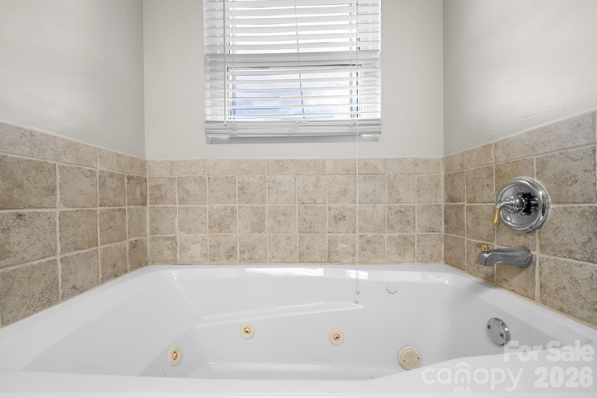 1604 4th Street NE — Hickory