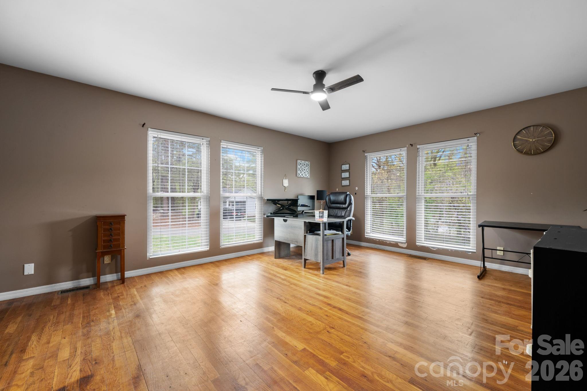 1604 4th Street NE — Hickory
