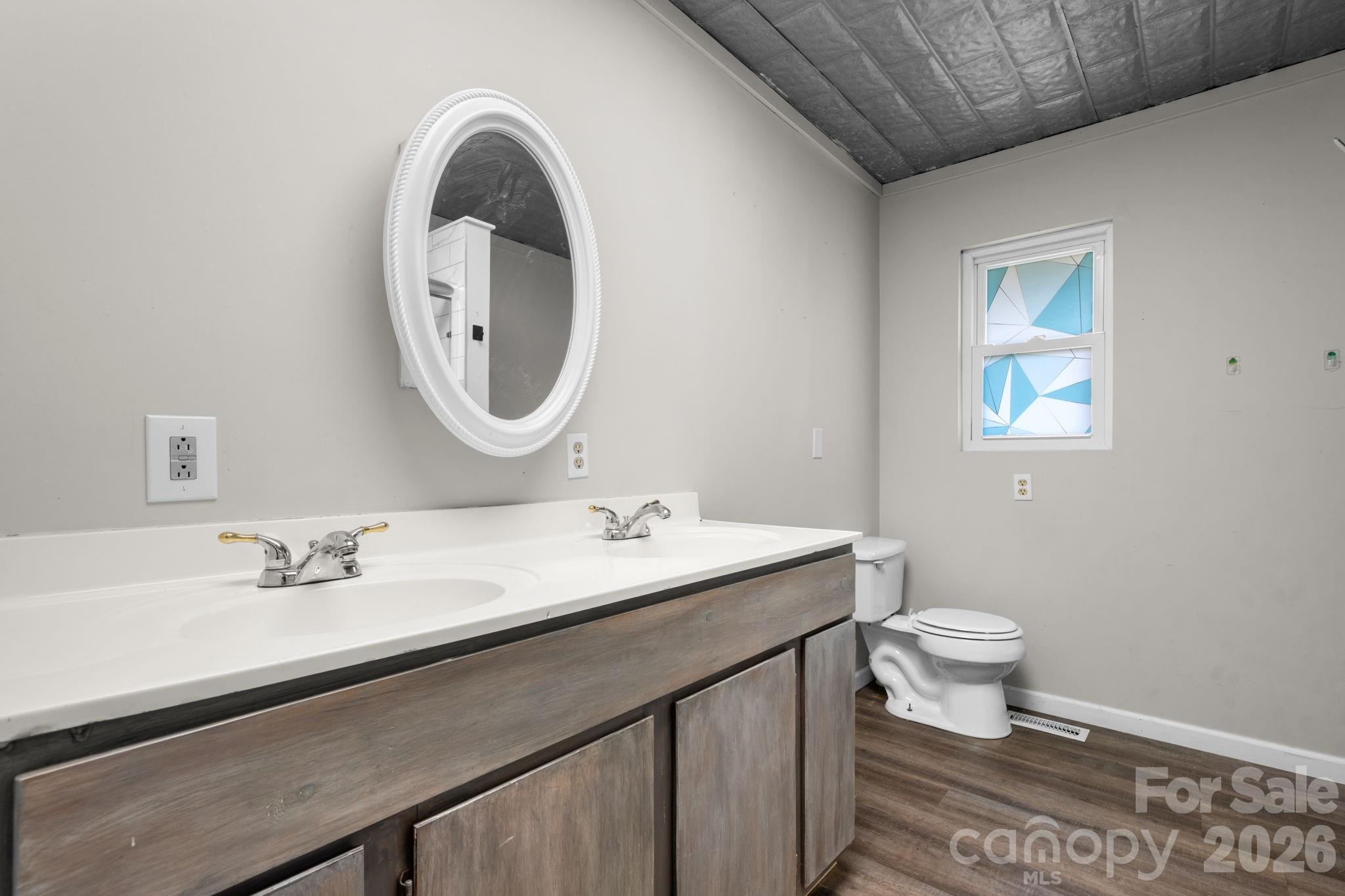 1604 4th Street NE — Hickory