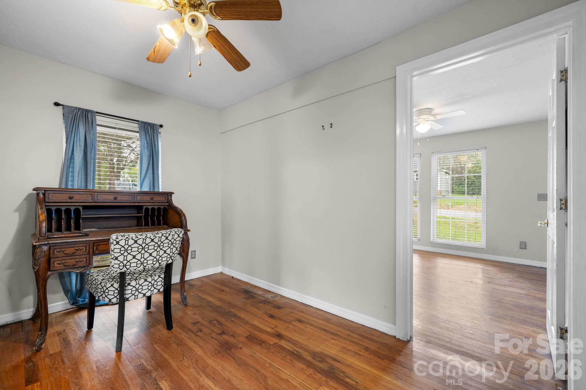 1604 4th Street NE — Hickory