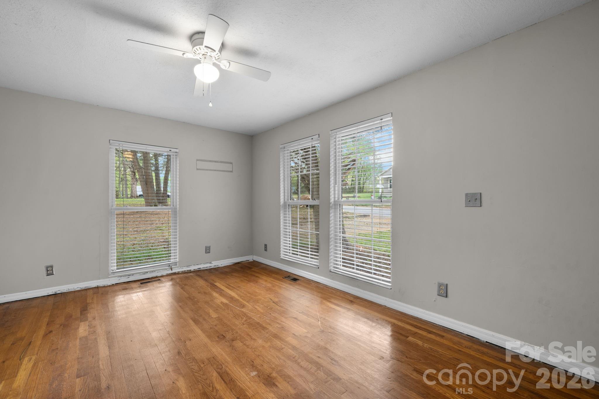 1604 4th Street NE — Hickory