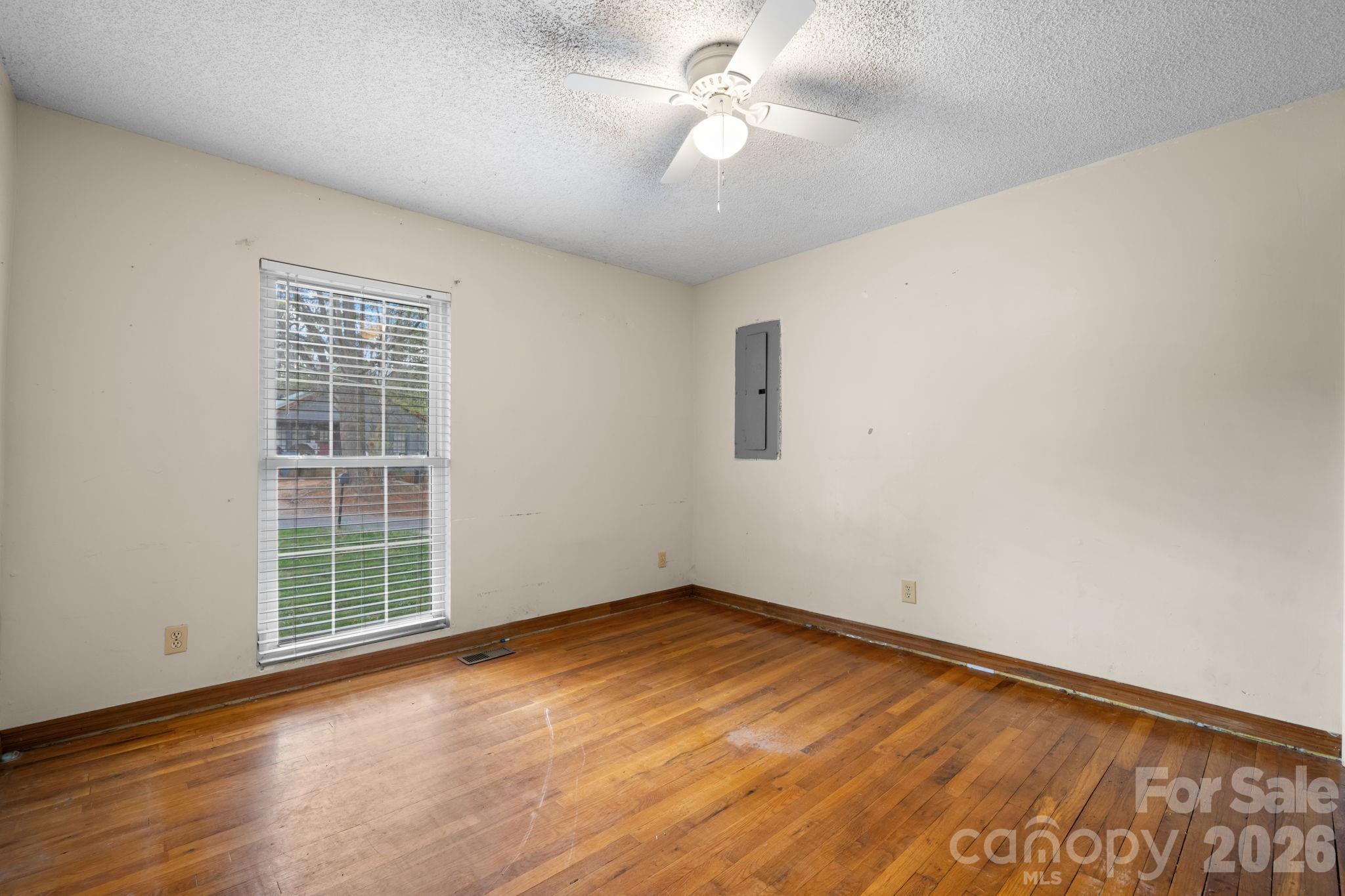 1604 4th Street NE — Hickory