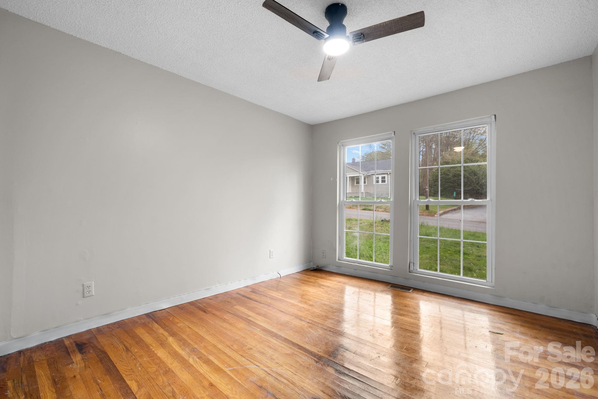 1604 4th Street NE — Hickory