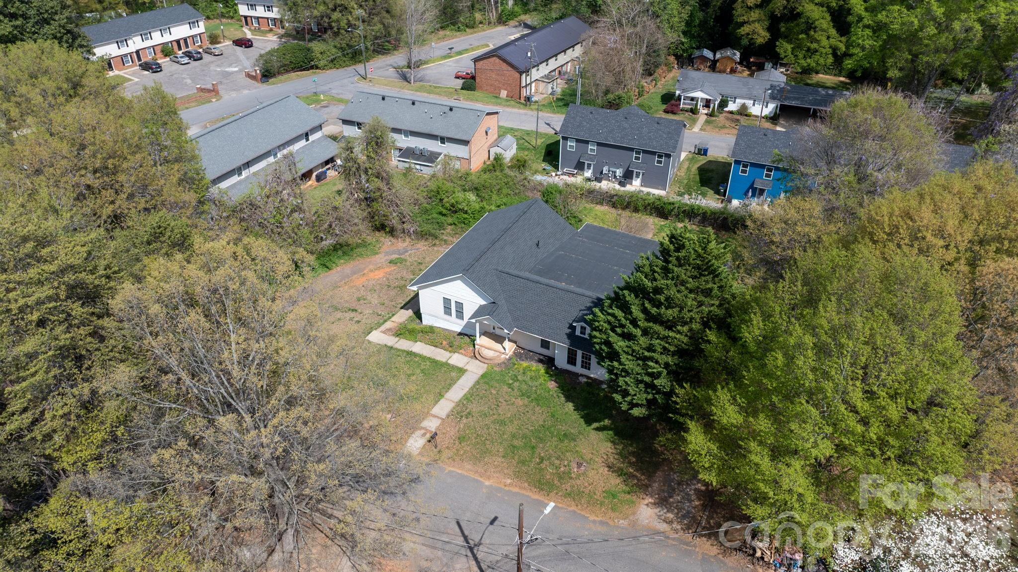 1604 4th Street NE — Hickory