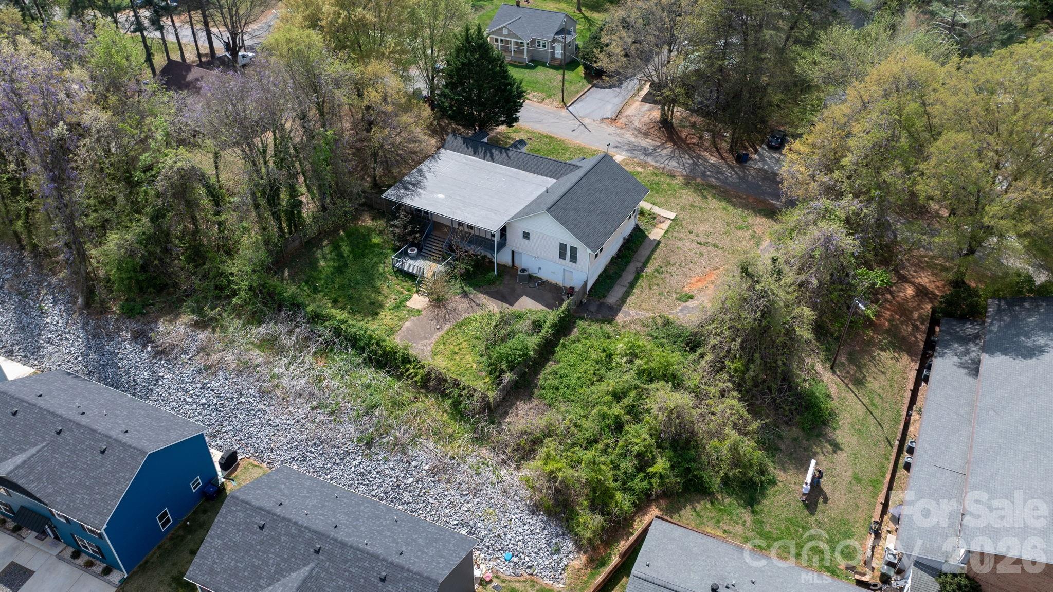1604 4th Street NE — Hickory