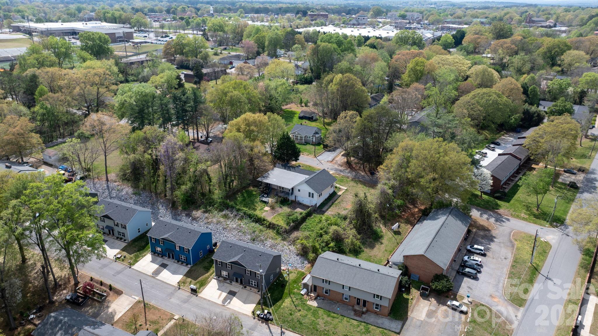 1604 4th Street NE — Hickory