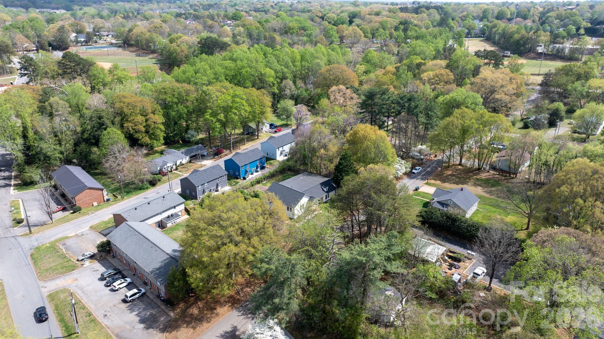 1604 4th Street NE — Hickory