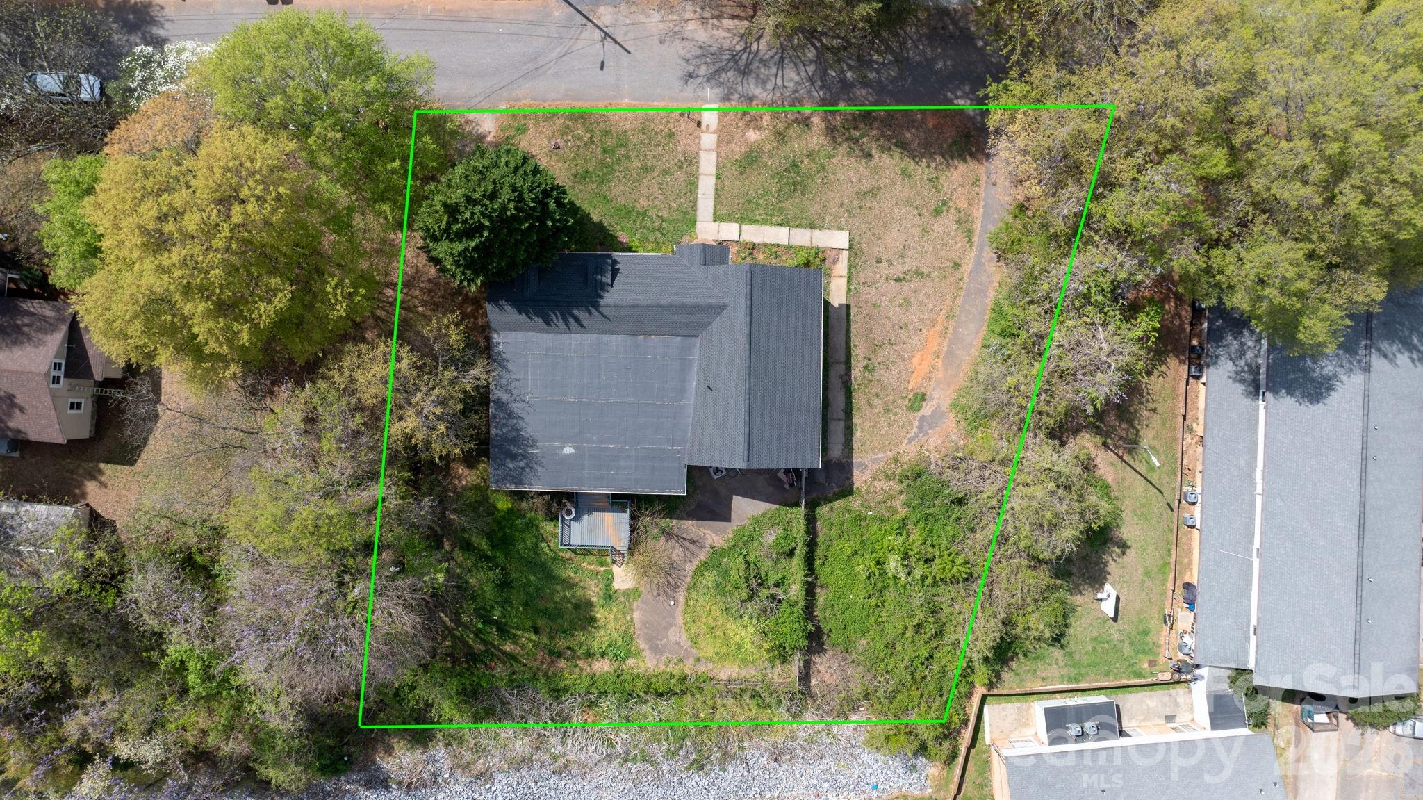 1604 4th Street NE — Hickory