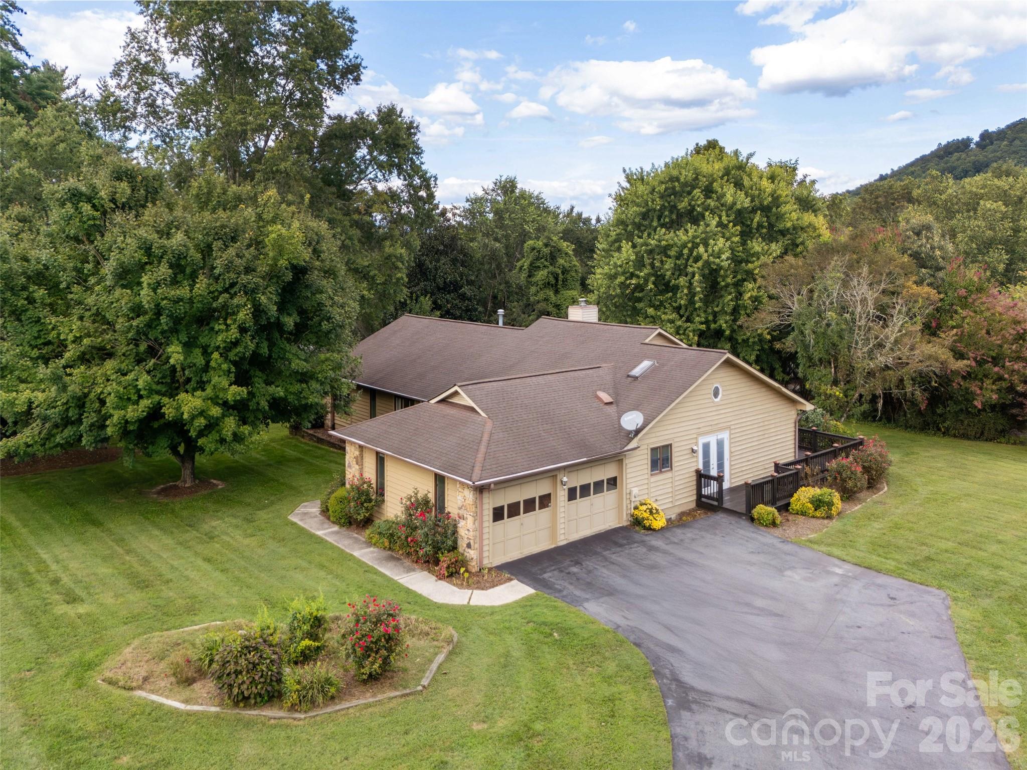 504 Crooked Creek Road — Hendersonville