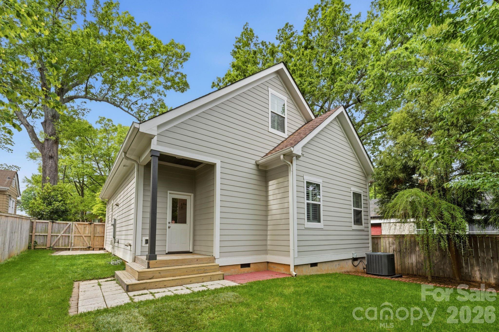 2724 Holt Street — Charlotte