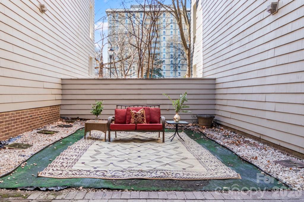 212 W 10th Street — Charlotte
