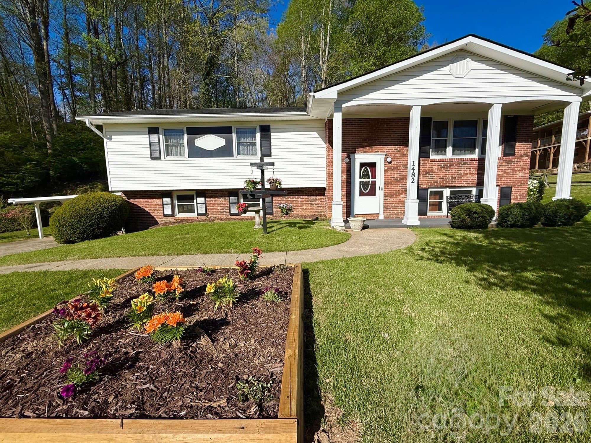 1482 Island Ford Road — Brevard