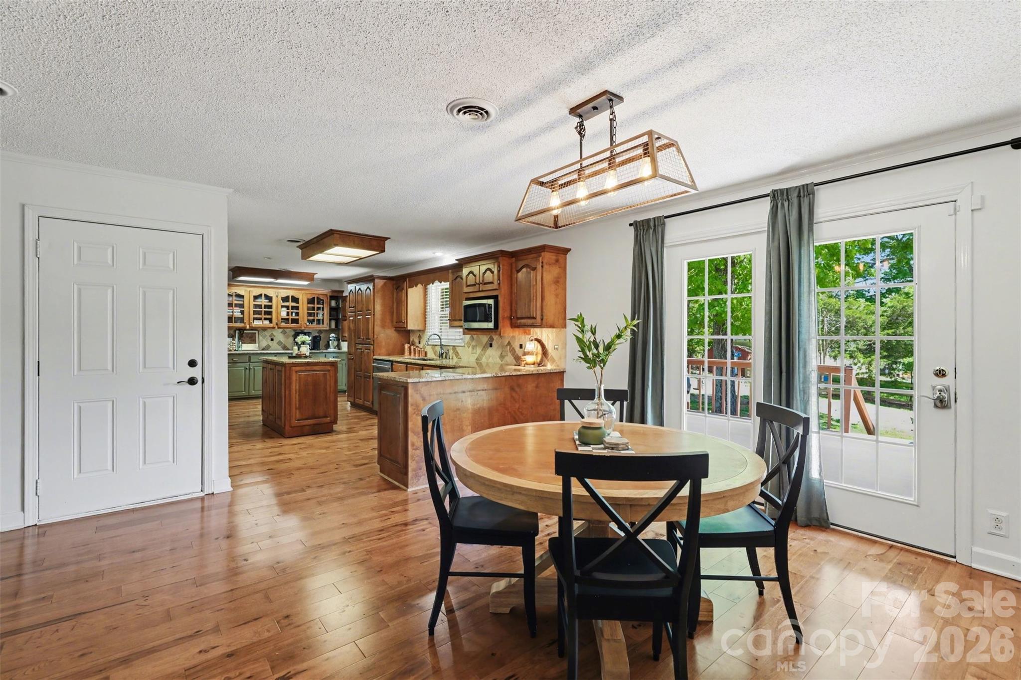 2115 Candlewood Drive NW — Concord