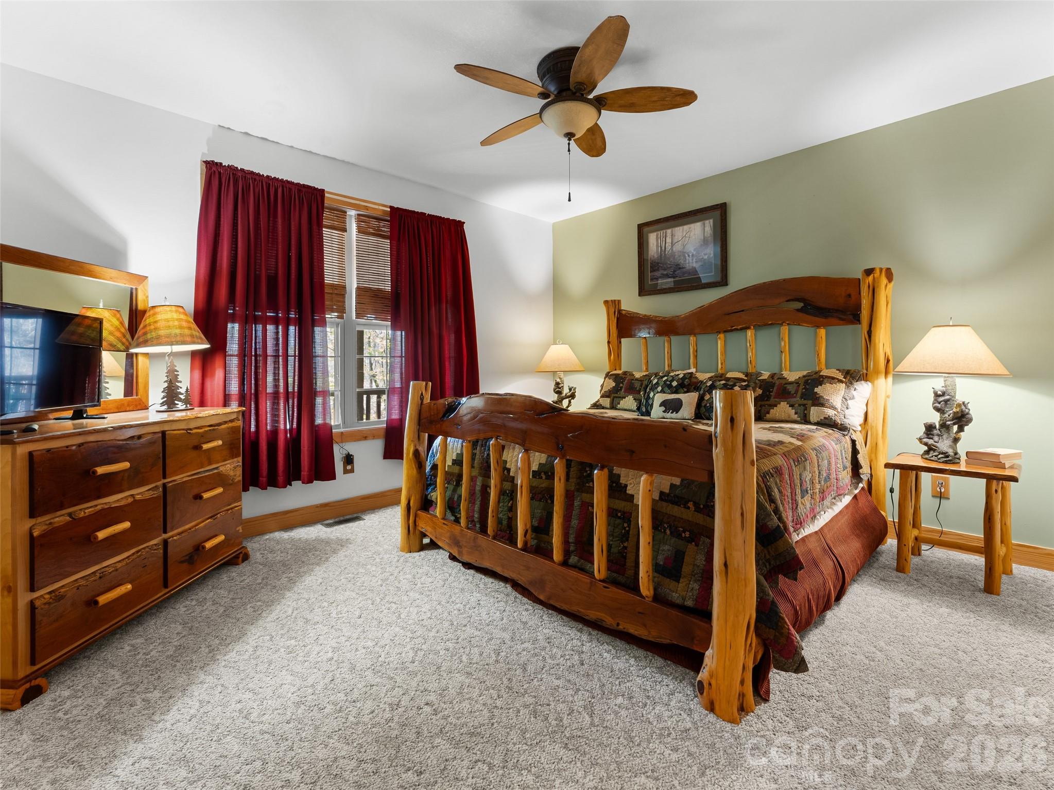 462 Deep Woods Lane — Saluda
