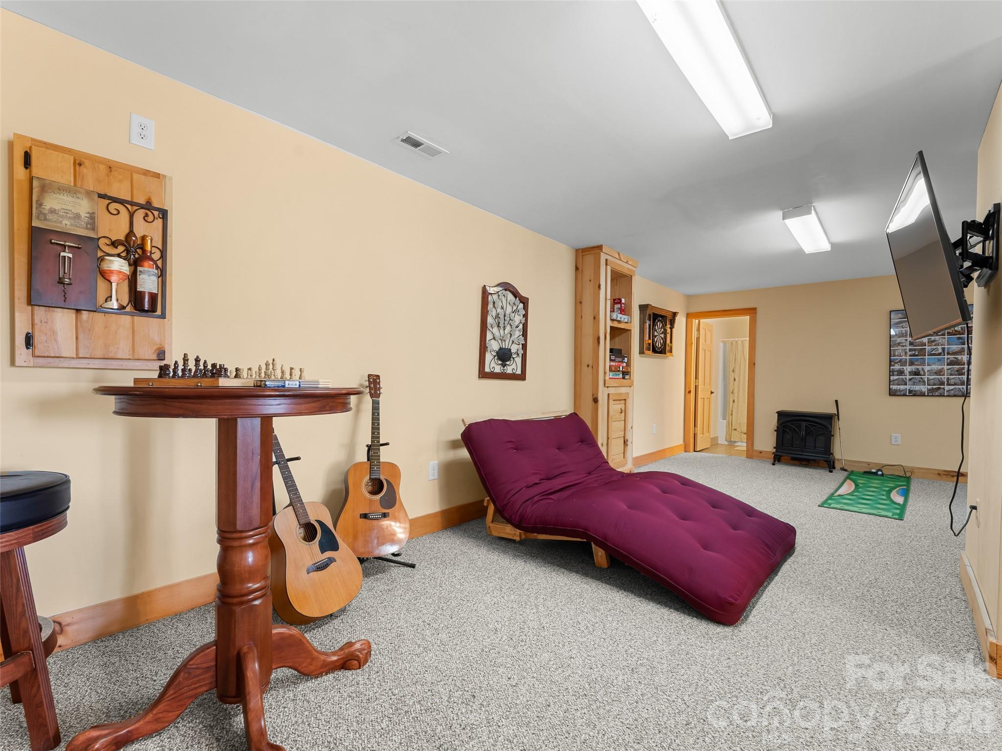462 Deep Woods Lane — Saluda