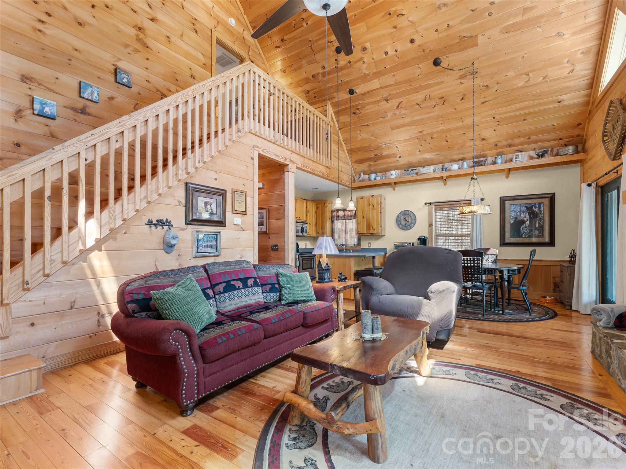 462 Deep Woods Lane — Saluda