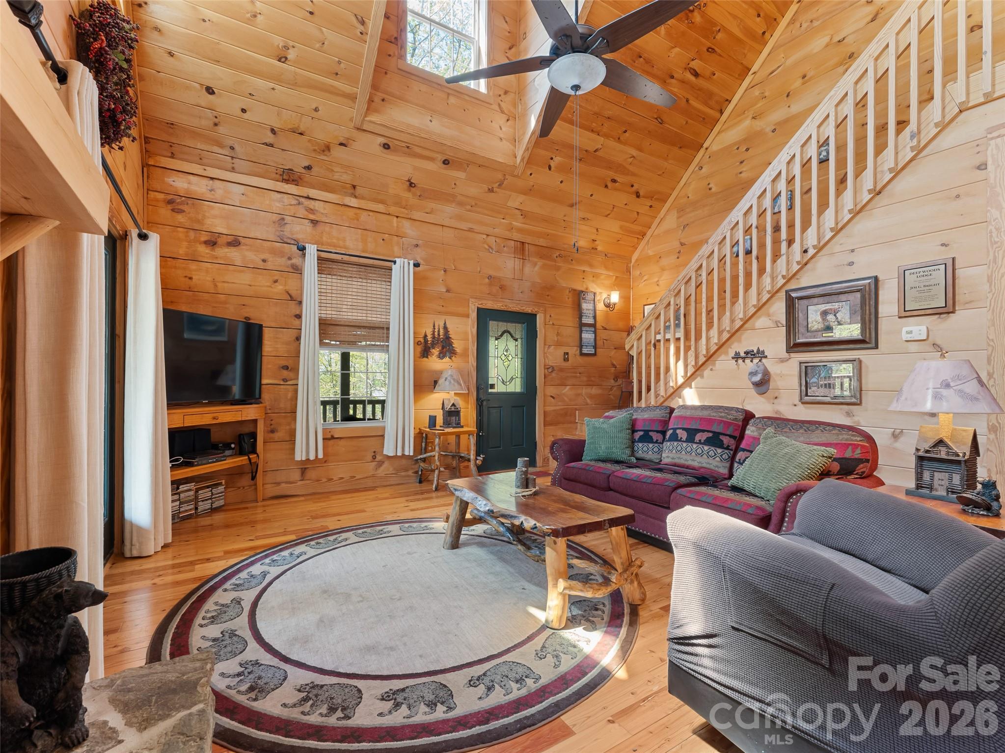 462 Deep Woods Lane — Saluda
