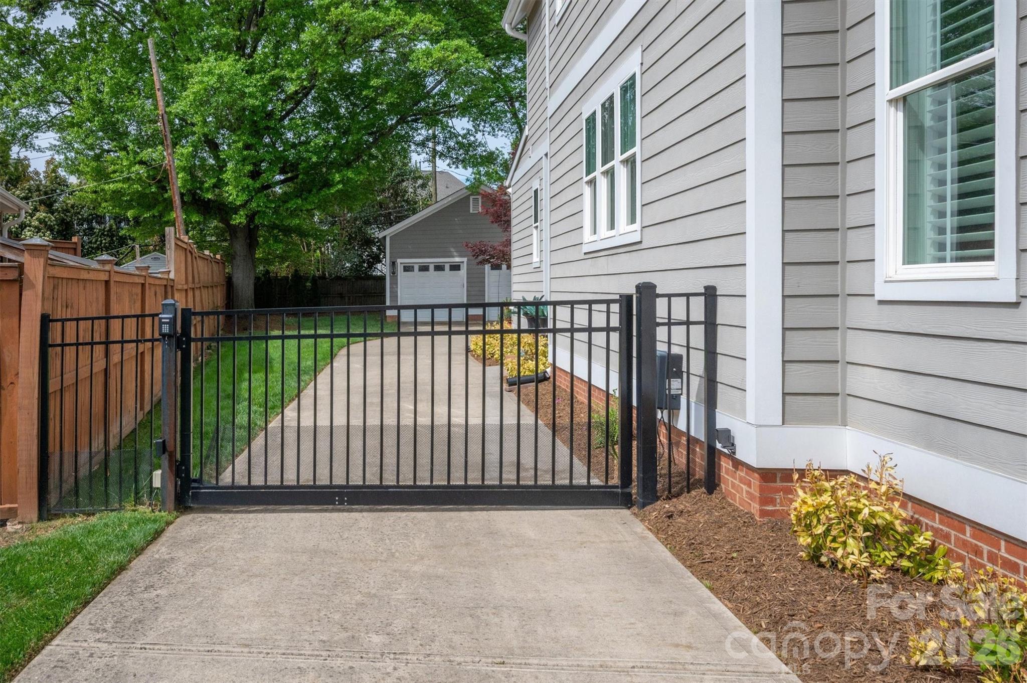 328 Melbourne Court — Charlotte