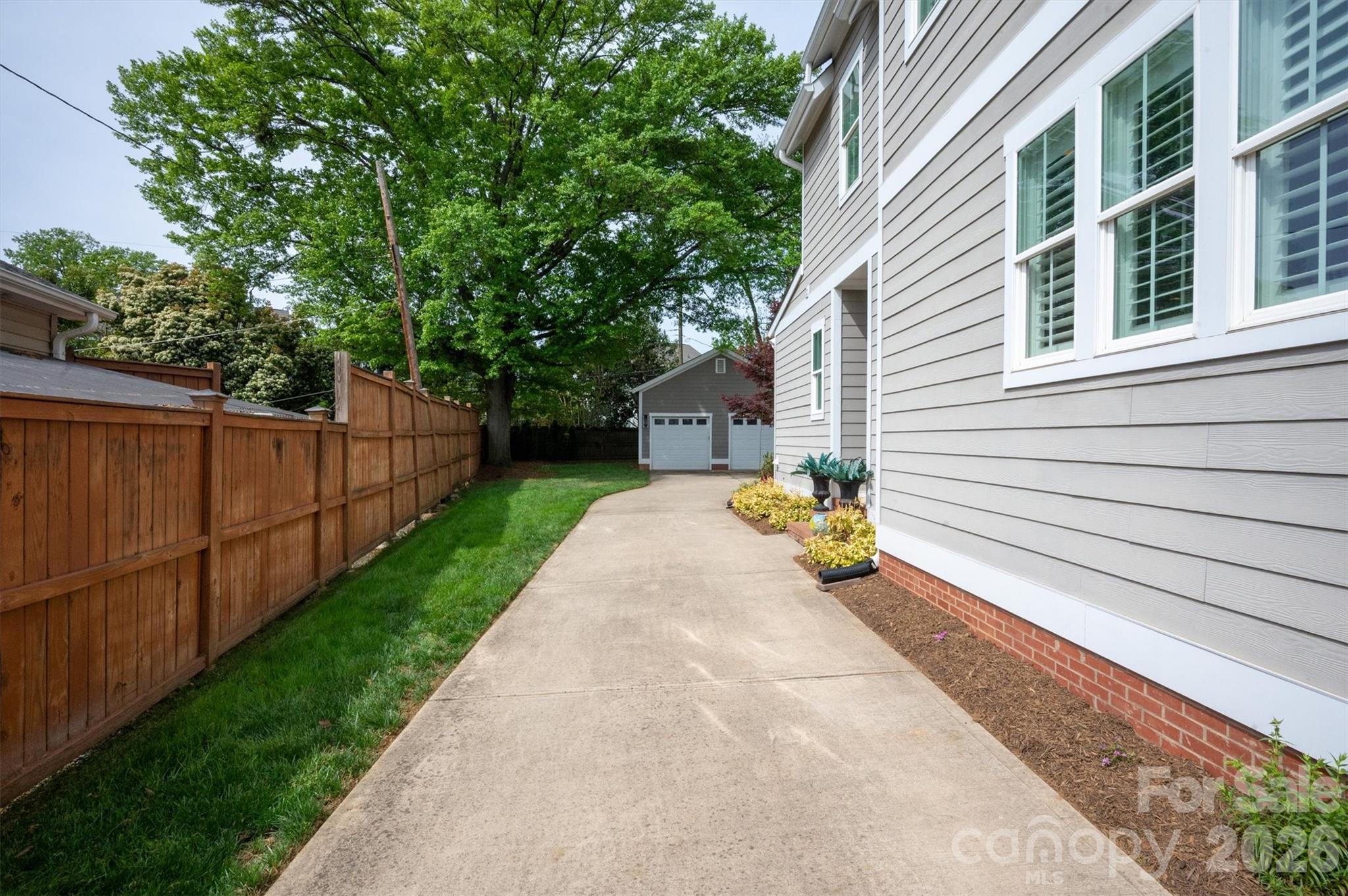 328 Melbourne Court — Charlotte